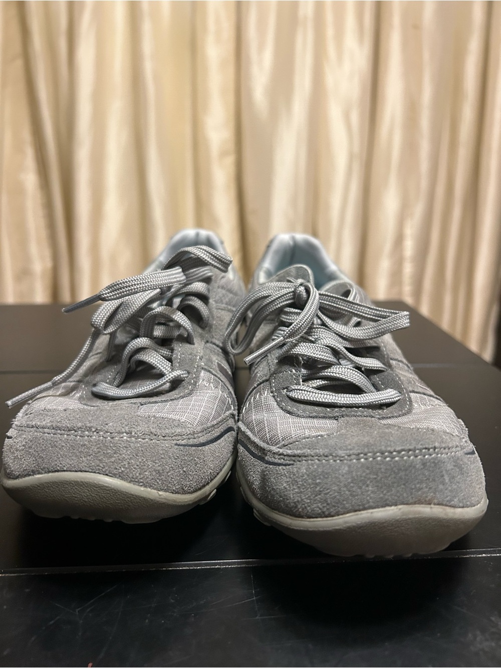 Skechers Light Gray Lace-Up Sneakers with Mint Insole - Picture 2 of 8
